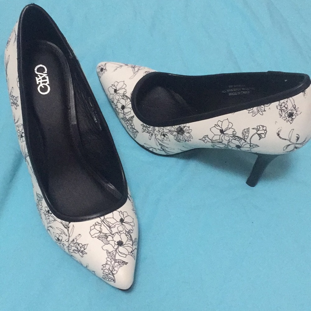Black and White floral Pumps
